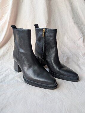 MICHAEL KORS Lex Stacked Heel Leather Bootie | Size 6M